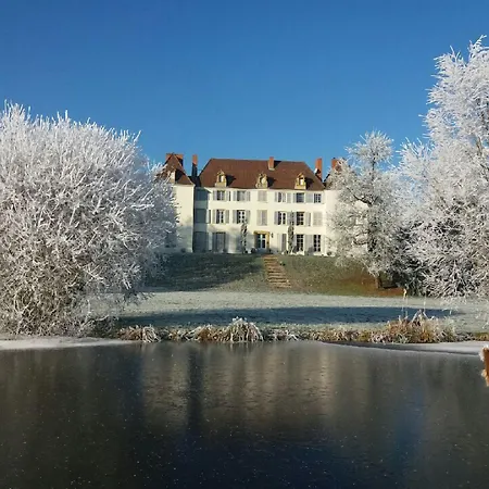 Alojamento de Acomodação e Pequeno-almoço Château De Matel 4*