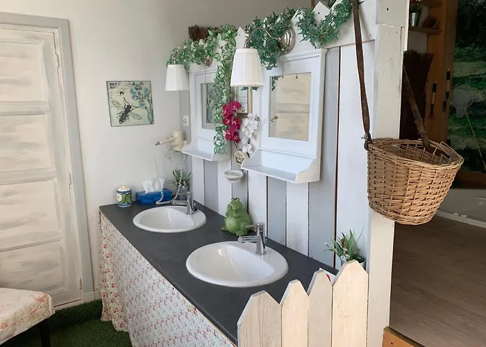 Chateau De Matel Bed & Breakfast 4*